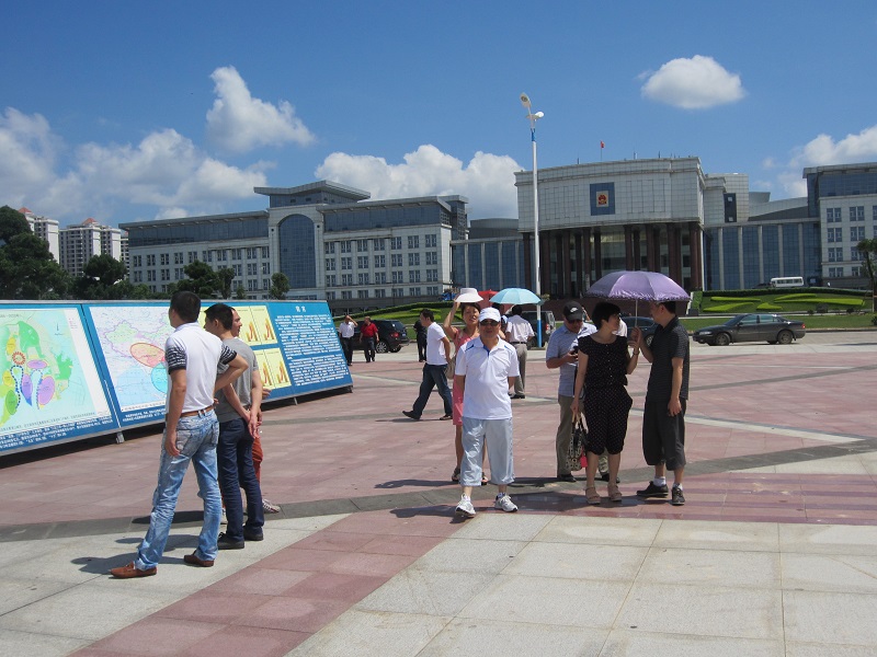 参观防城港规划建设情况展板.JPG